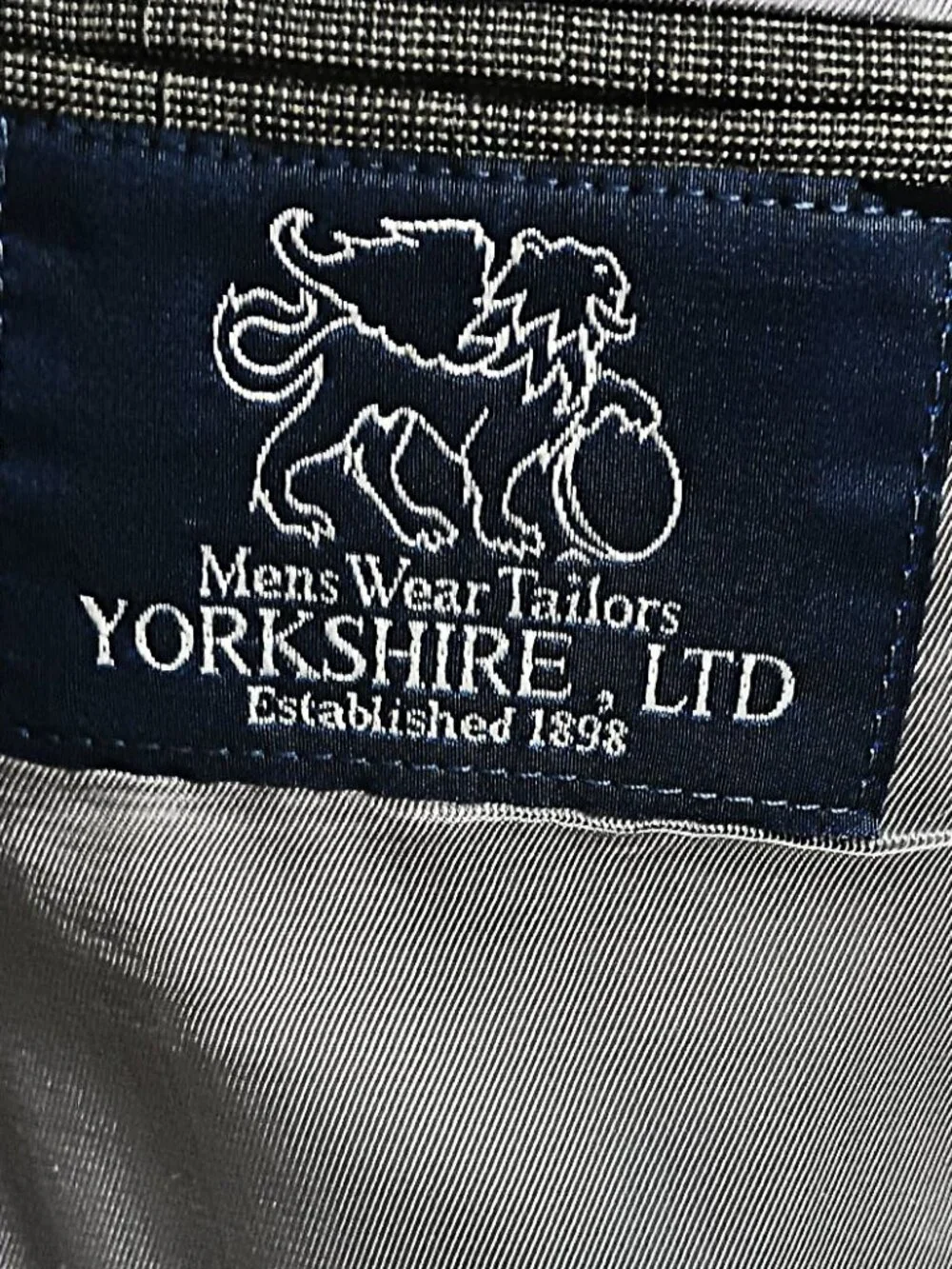 Yorkshire LTD Men Gray 2 Piece Suit 44L